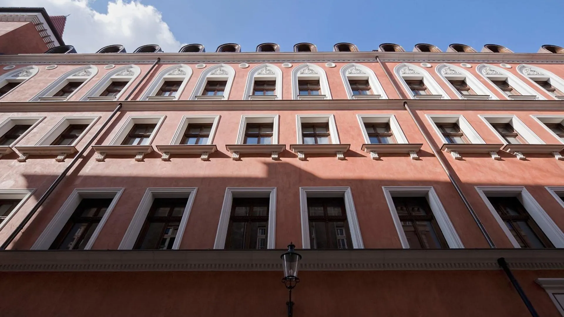 Palazzo Rosso Old Town location